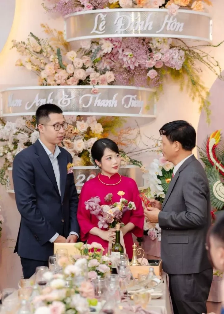 Gia đình trao đổi các vấn đề về hôn sự