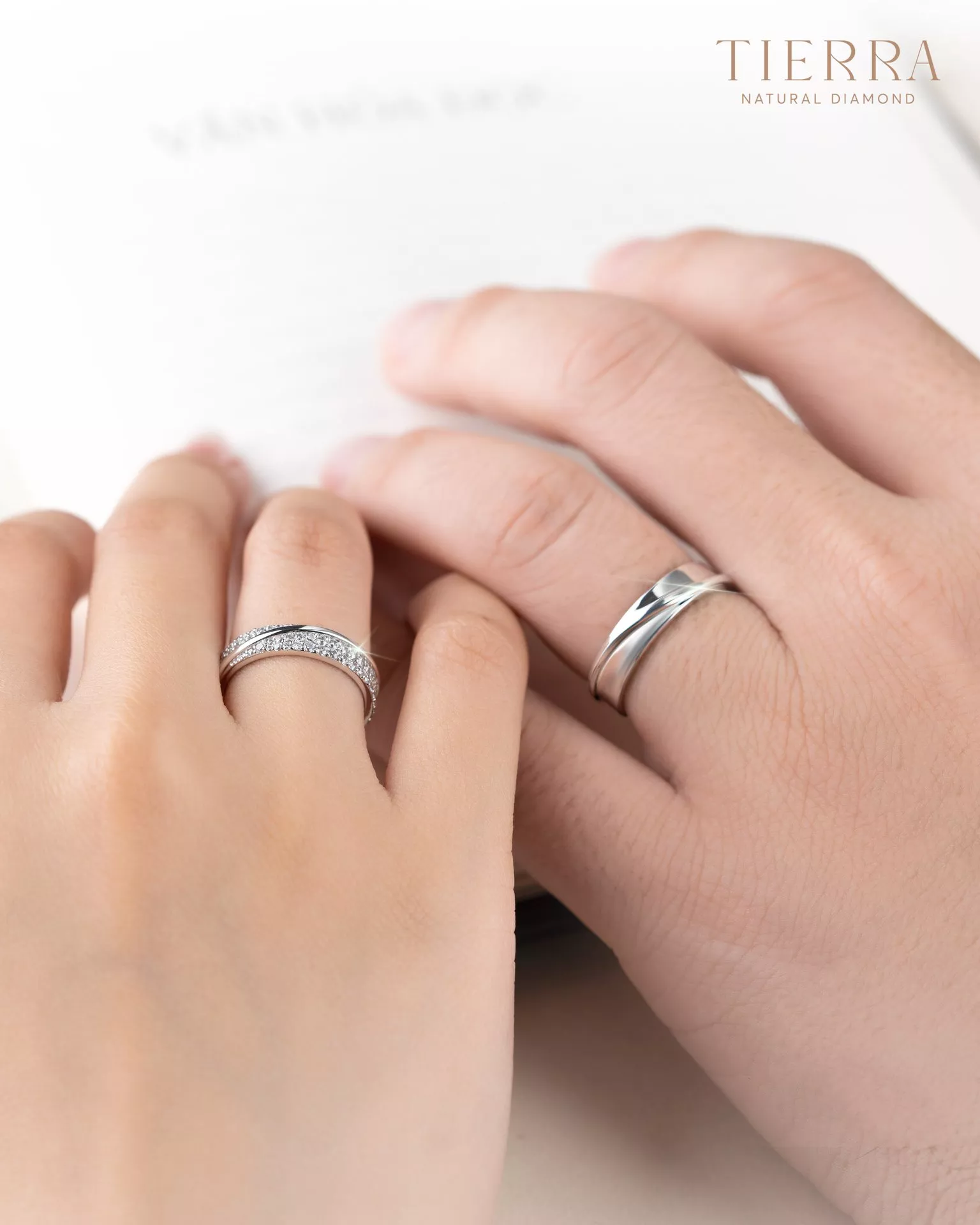 Giá nhẫn cưới platinum và nhẫn cưới vàng trắng phụ thuộc vào nhiều yếu tố khác nhau