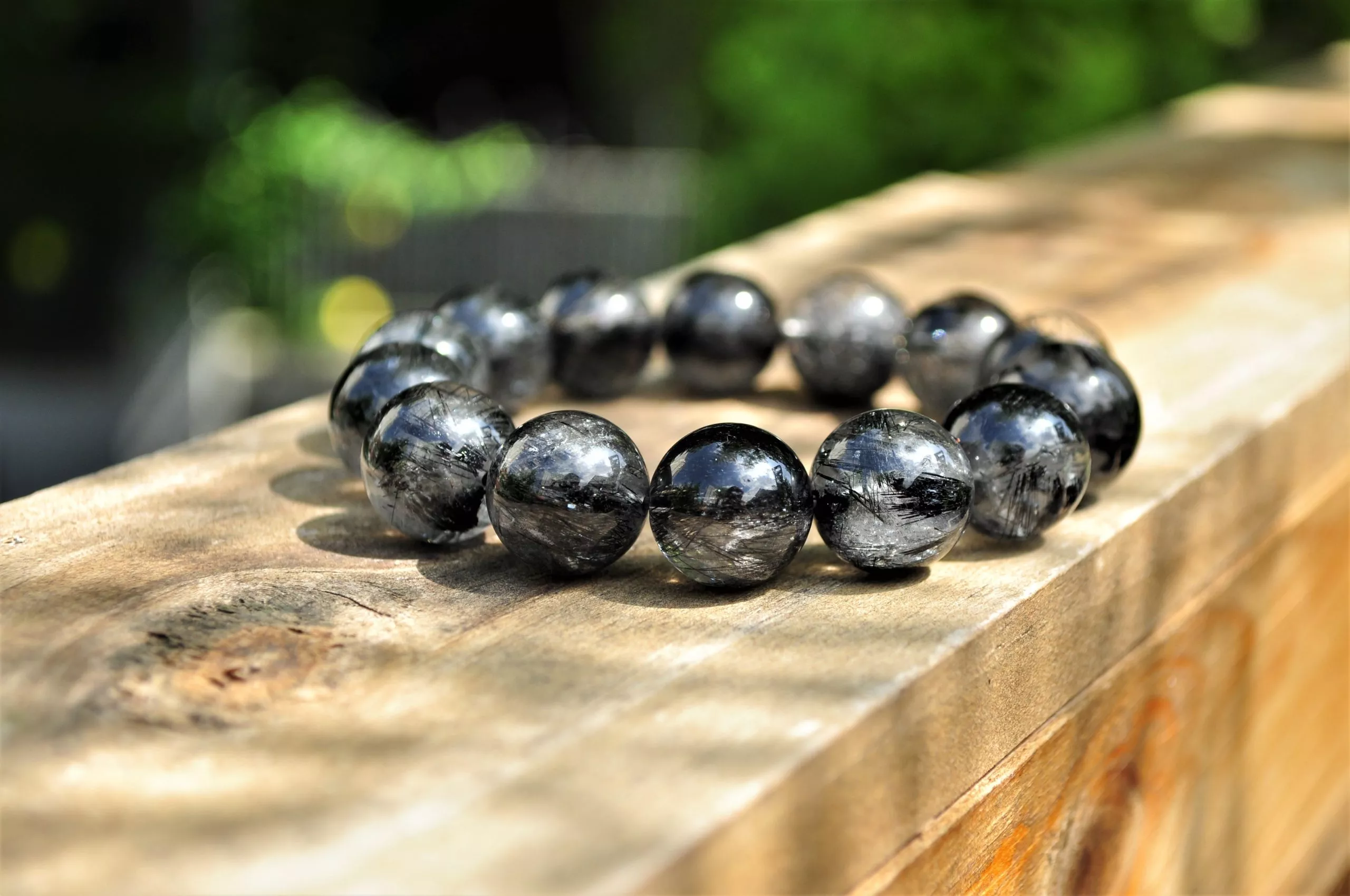 Thạch anh tóc đen chứa các tinh thể Tourmaline