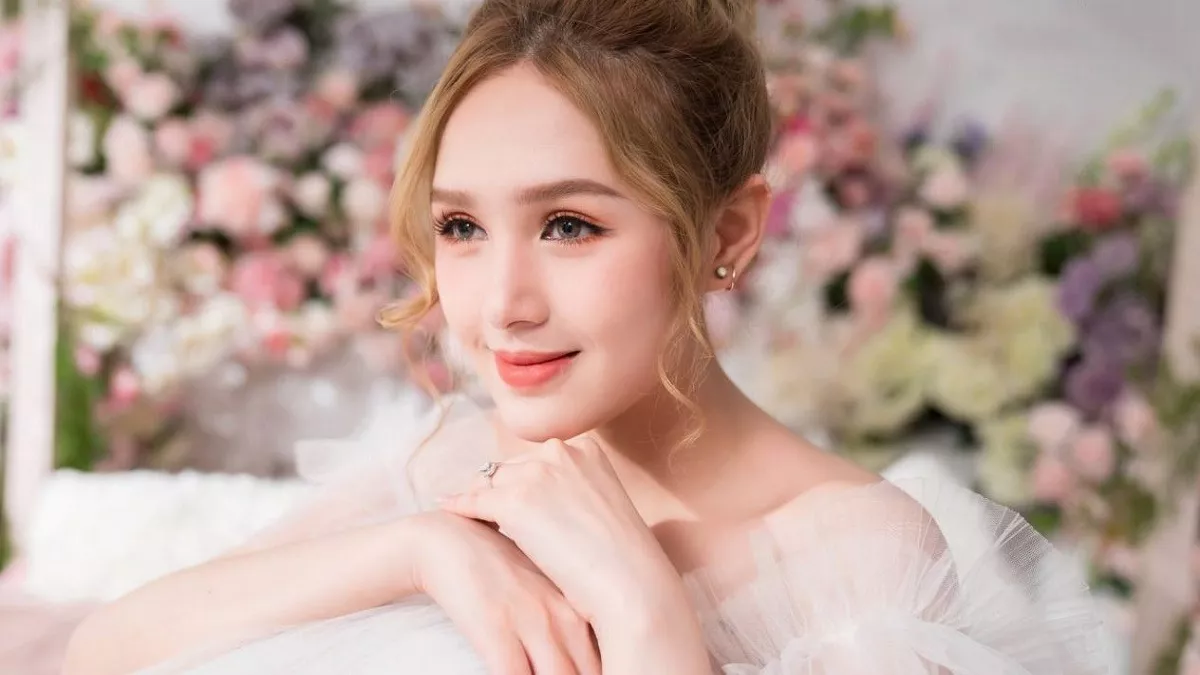 Kiểu tóc thả cô dâu dịu dàng