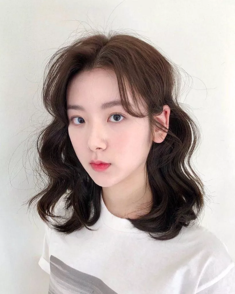 Tóc ngắn xoăn sóng